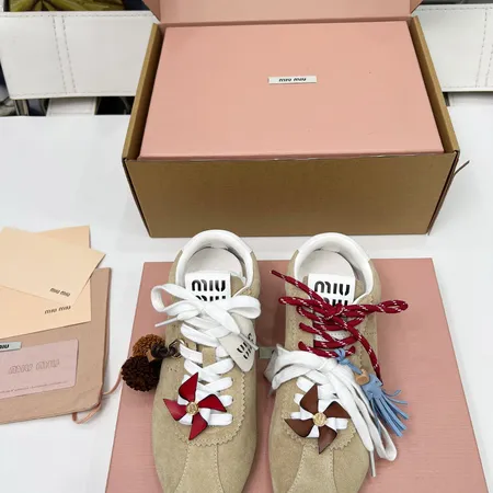 ミュウミュウ カジュアルシューズ