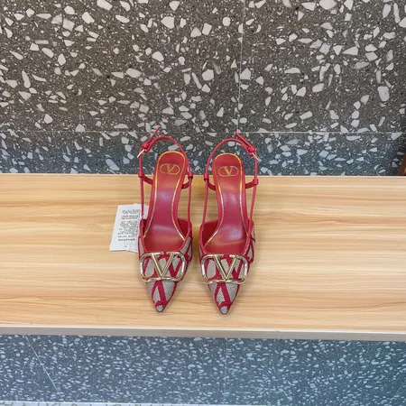 ヴァレンティノ サンダル