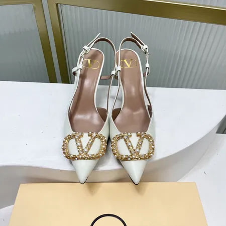 ヴァレンティノ サンダル