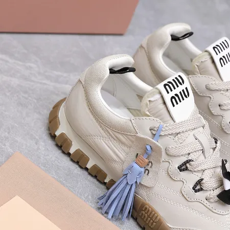 ミュウミュウ カジュアルシューズ