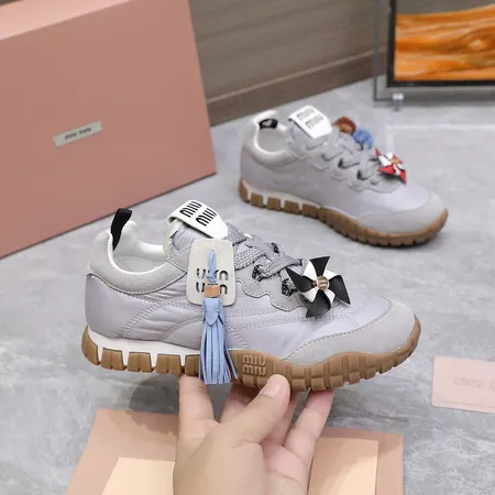 ミュウミュウ カジュアルシューズ