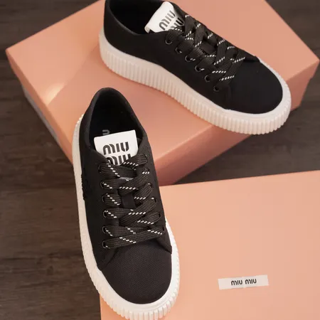 ミュウミュウ カジュアルシューズ