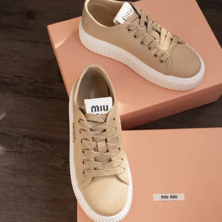 ミュウミュウ カジュアルシューズ