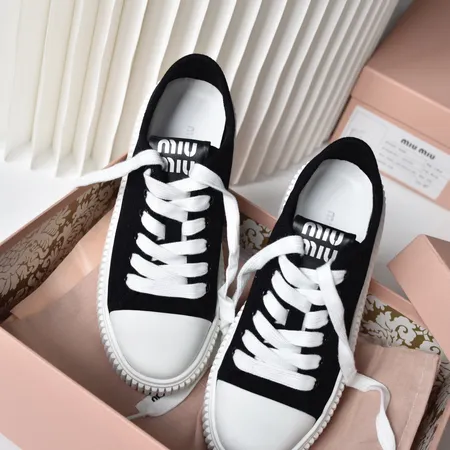 ミュウミュウ カジュアルシューズ