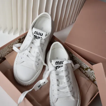 ミュウミュウ カジュアルシューズ