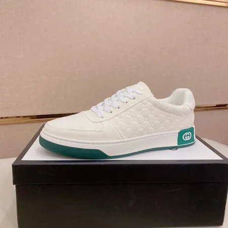 グッチ カジュアルシューズ