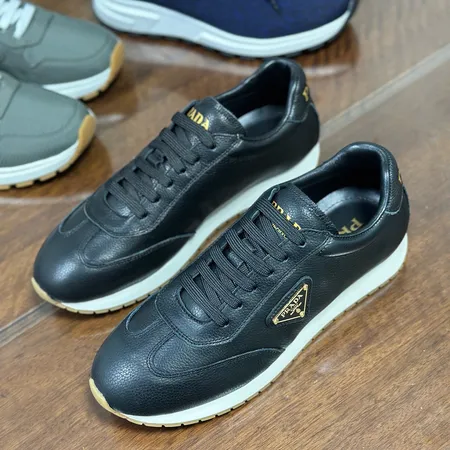 プラダ カジュアルシューズ