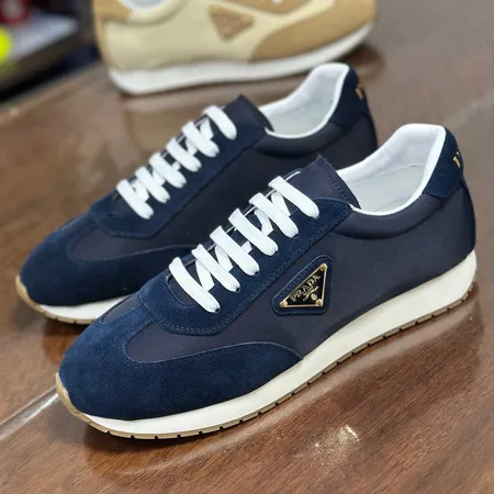 プラダ カジュアルシューズ