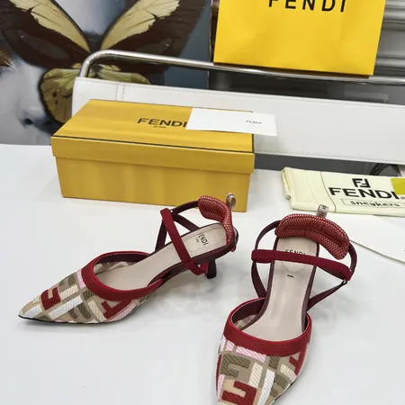 フェンディ サンダル