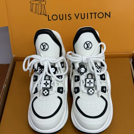 ルイヴィトン スニーカー