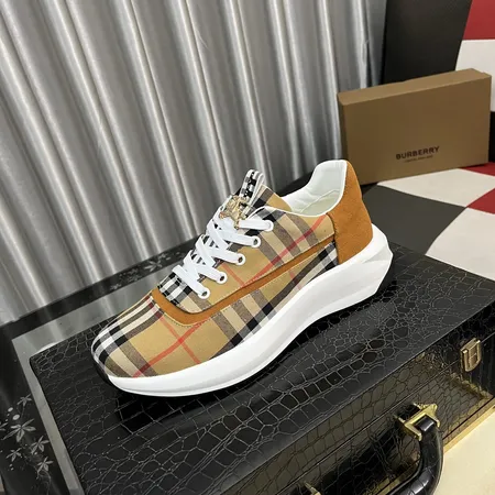 バーバリー ス カジュアルシューズ