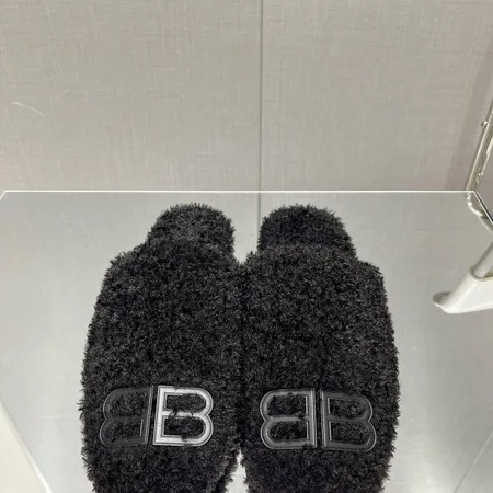 バレンシアガ スリッパ