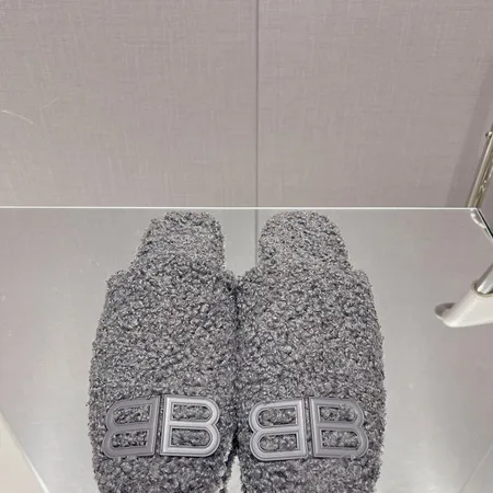 バレンシアガ スリッパ