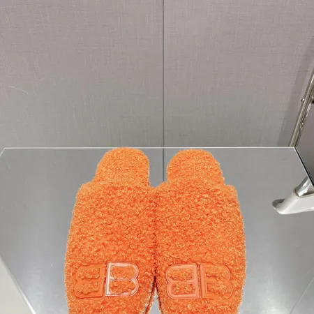 バレンシアガ スリッパ