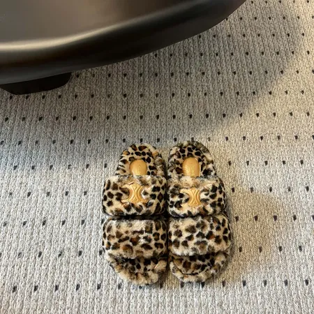 セリーヌ スリッパ