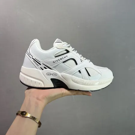 ジバンシィ スニーカー