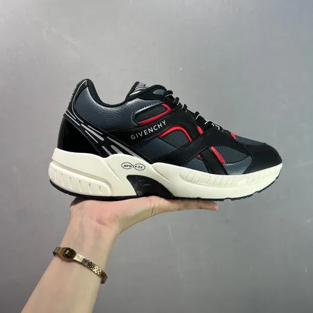 ジバンシィ スニーカー