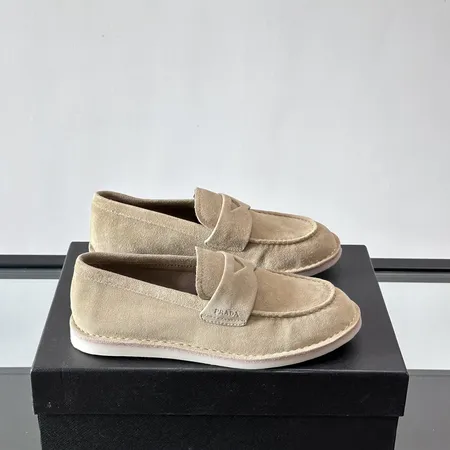 プラダ カジュアルシューズ