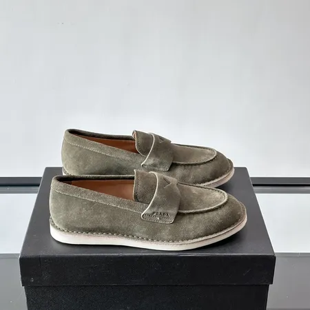 プラダ カジュアルシューズ