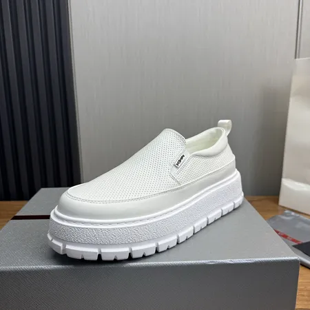 プラダ カジュアルシューズ