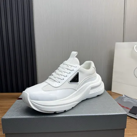 プラダ カジュアルシューズ