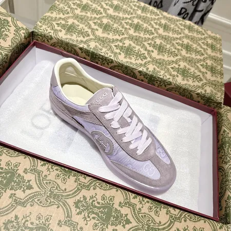 グッチ カジュアルシューズ