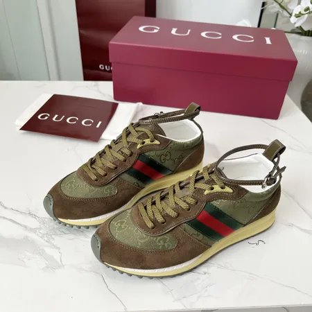 グッチ カジュアルシューズ