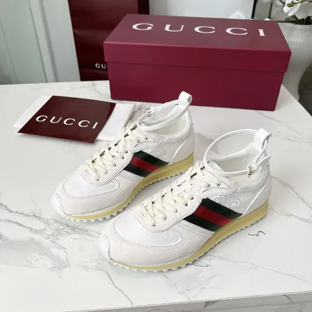 グッチ カジュアルシューズ