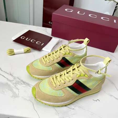 グッチ カジュアルシューズ