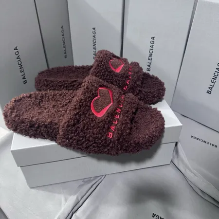 バレンシアガ スリッパ