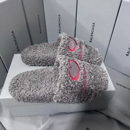 バレンシアガ スリッパ