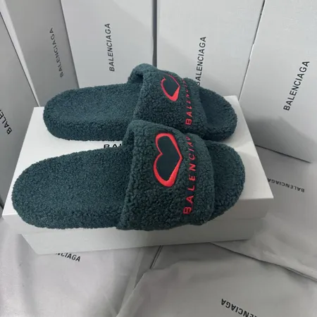 バレンシアガ スリッパ