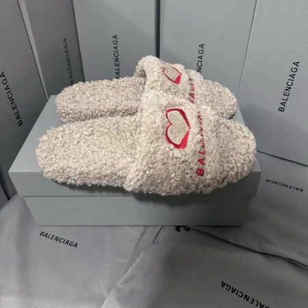 バレンシアガ スリッパ