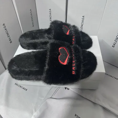 バレンシアガ スリッパ