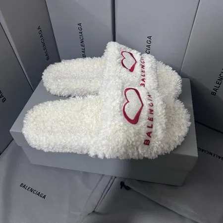 バレンシアガ スリッパ