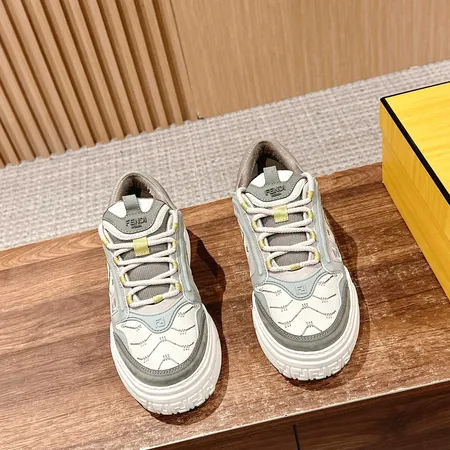 フェンディ カジュアルシューズ