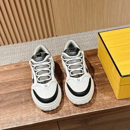 フェンディ カジュアルシューズ