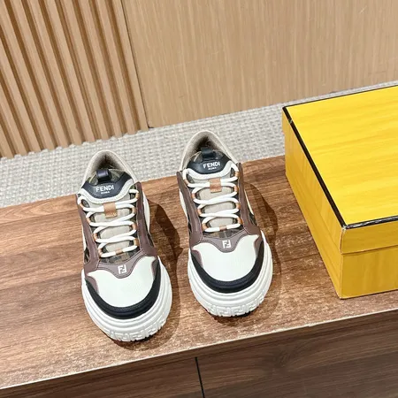 フェンディ カジュアルシューズ
