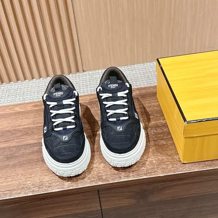 フェンディ カジュアルシューズ