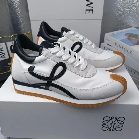 ロエベ スニーカー