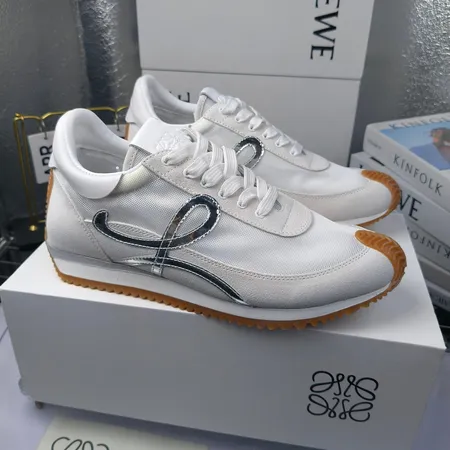 ロエベ スニーカー