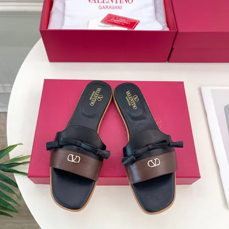 ヴァレンティノ スリッパ