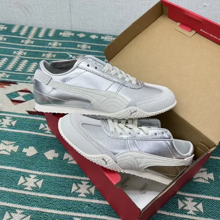 プーマ スニーカー