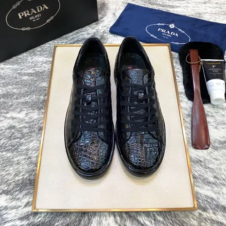 プラダ カジュアルシューズ