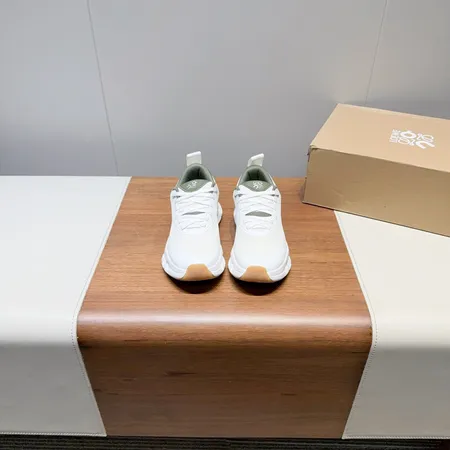 ロエベ スニーカー