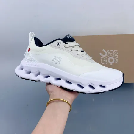 ロエベ スニーカー