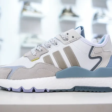 アディダス スニーカー