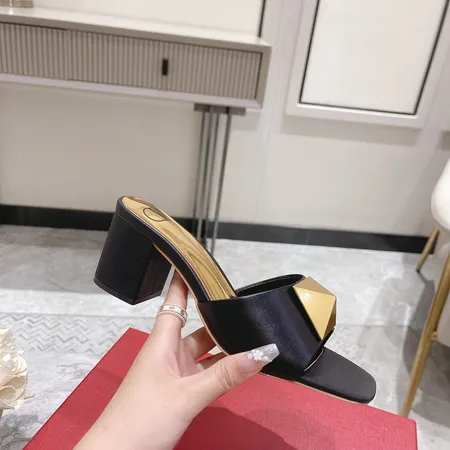 ヴァレンティノ サンダル