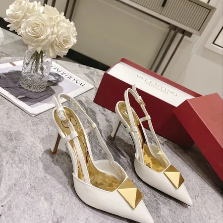 ヴァレンティノ サンダル