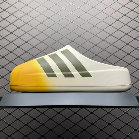アディダス スリッパ